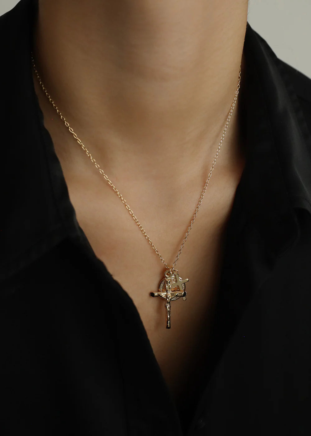 CROSS CLUSTER NECKLACE