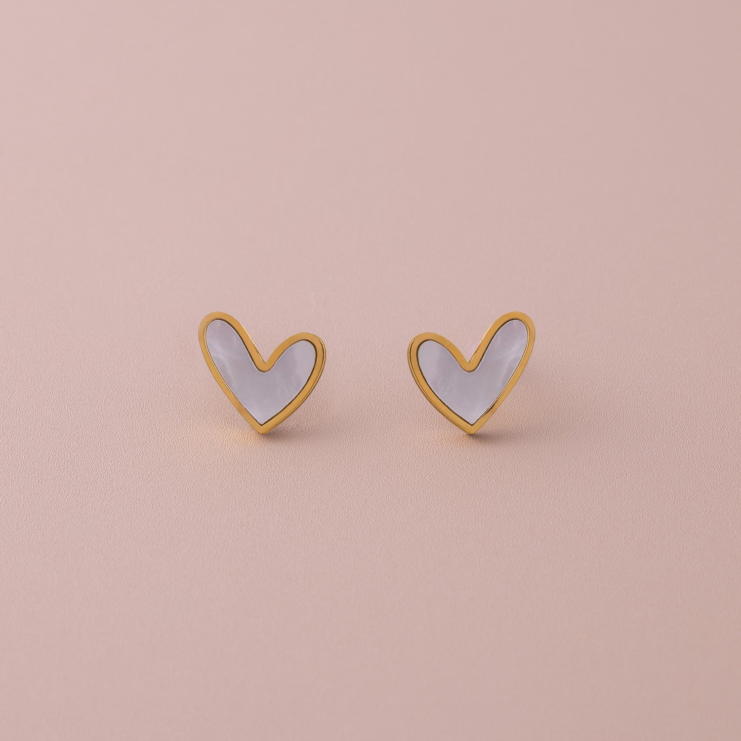 Nacre Heart Stud