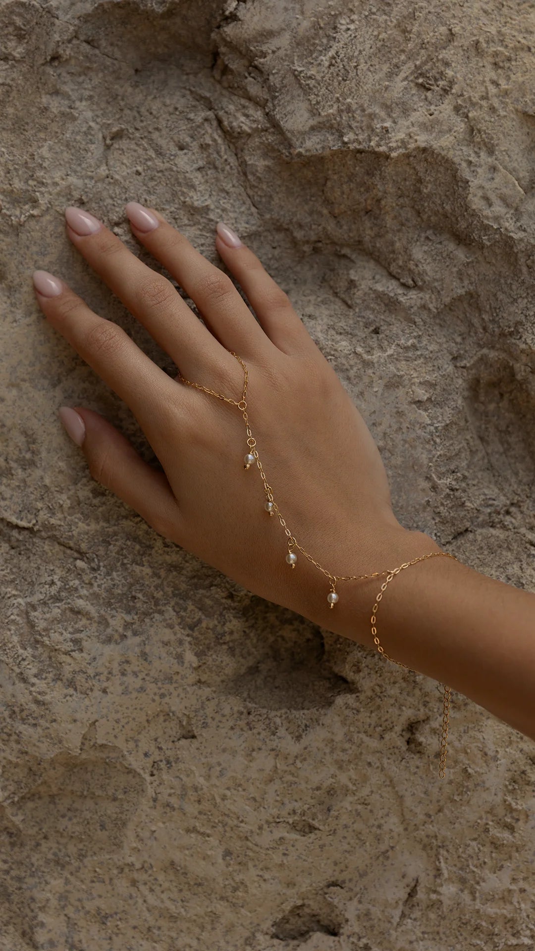 AMELIA HAND CHAIN