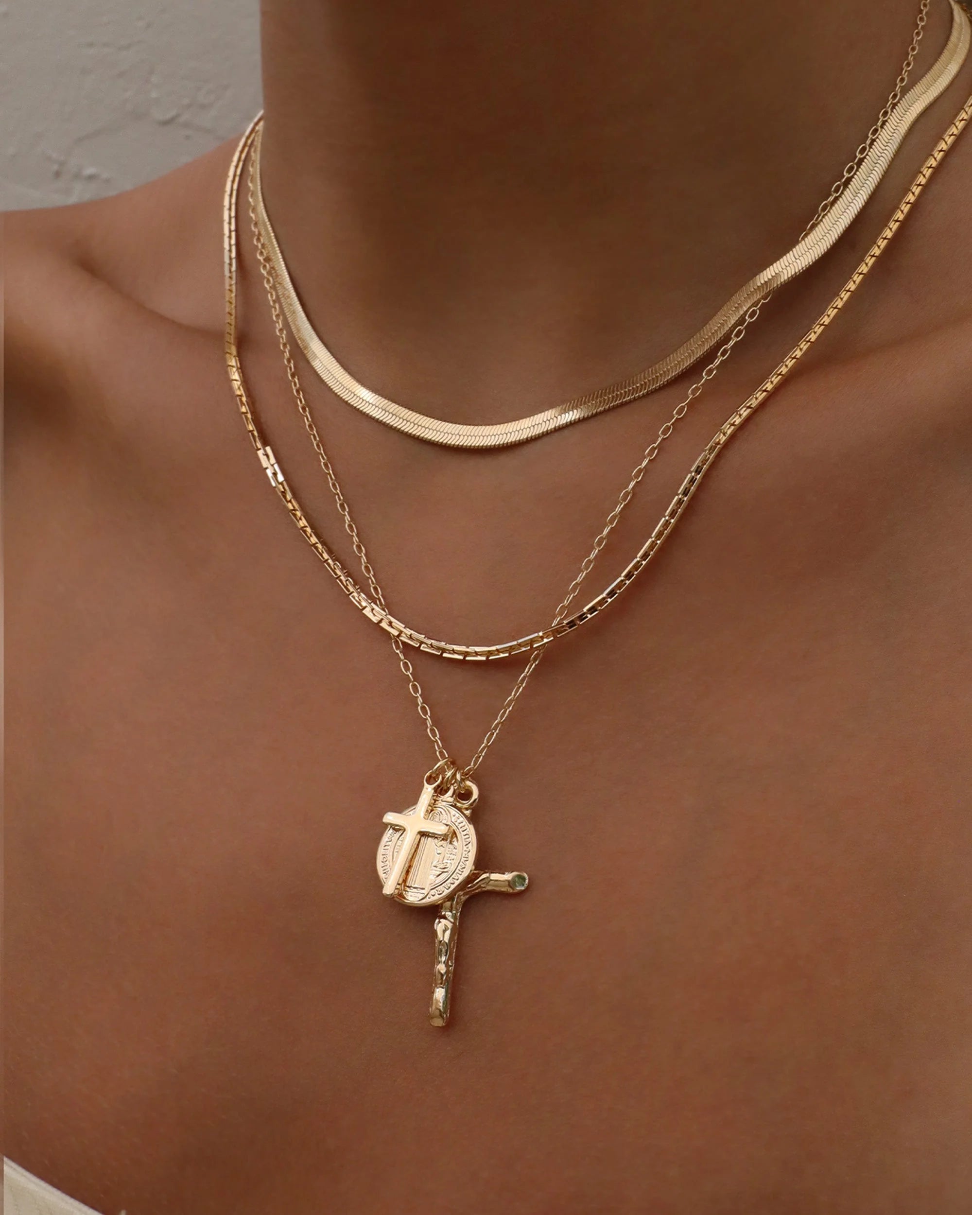 CROSS CLUSTER NECKLACE