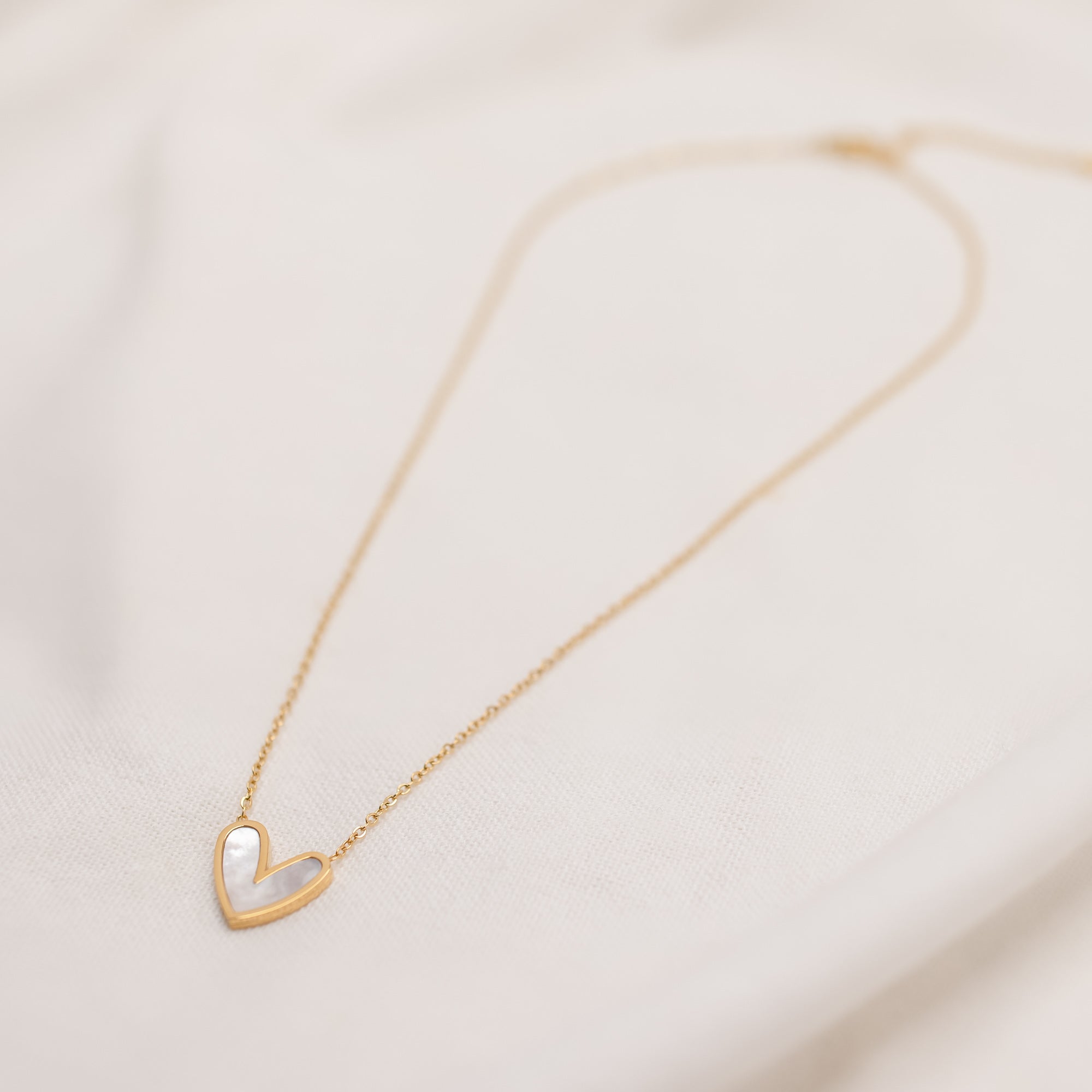 Nacre Heart Necklace